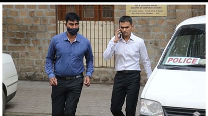 NCB: शाहरुख खान के बेटे को गिरफ्तार करने वाले समीर वानखेड़े को मिली धमकी, दाऊद इब्राहिम का नाम आया सामने former ncb officer sameer wankhede getting death threats in name of dawood shahrukh khan son case