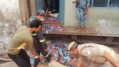 दवा फैक्ट्री में तेज धमाके के बाद लगी आग,