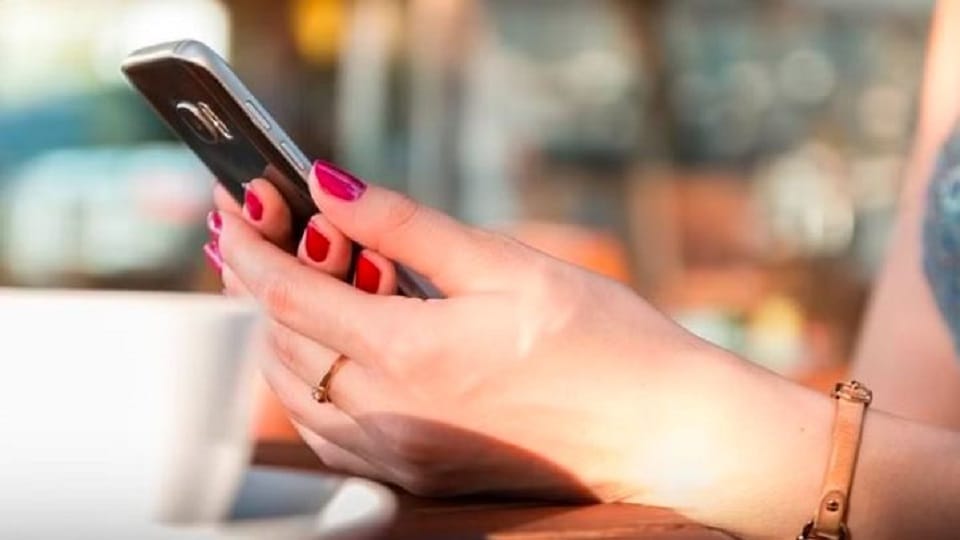 Mobile Phone Is Main Reason For Husband-wife Feud