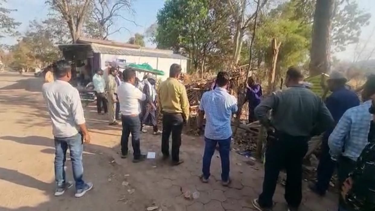 chhattisgarh revenue department removed shops near bhoramdev temple in kabirdham