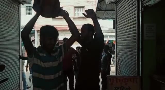Displeasure among people due to non-availability of water, empty pots burst in the city council, sloganeering