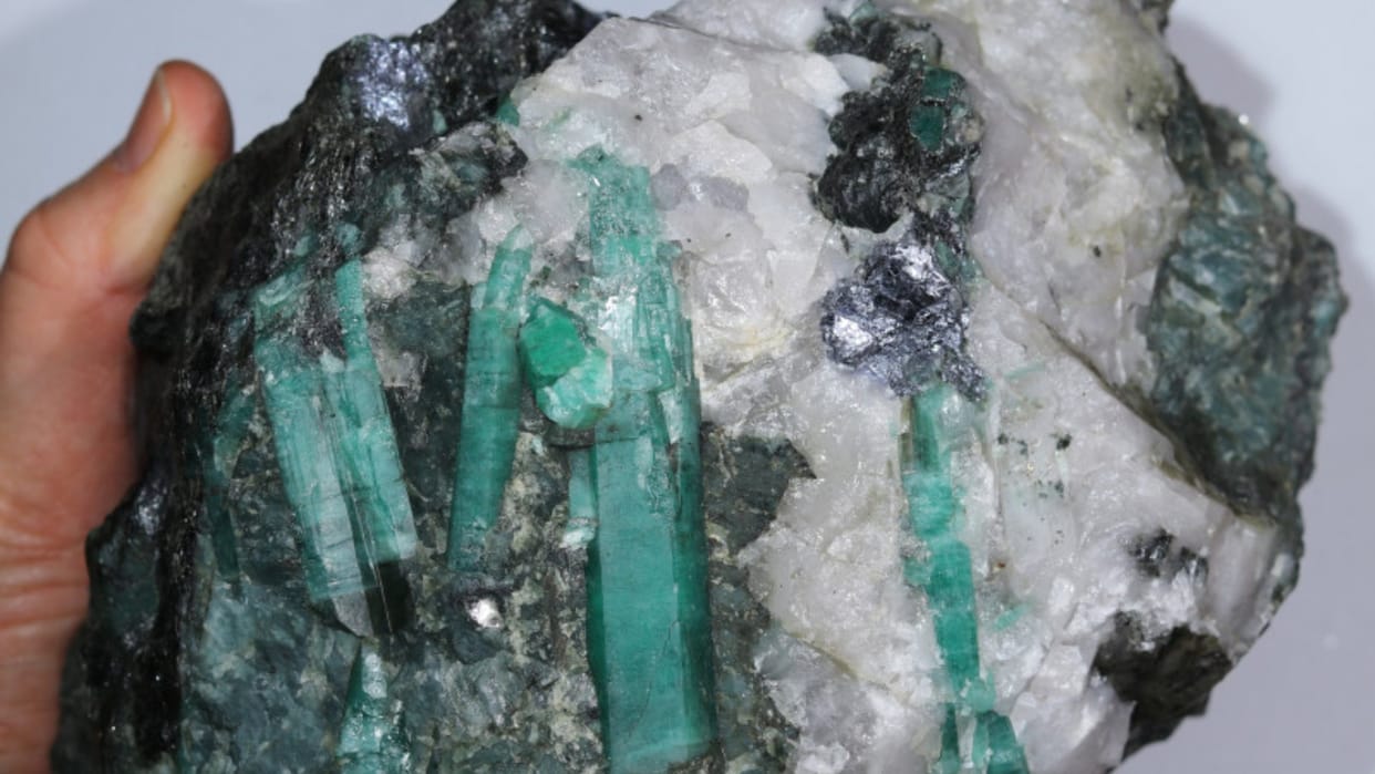 emerald like stone eight lakh cash seized from jharkhand village house illigal mining
