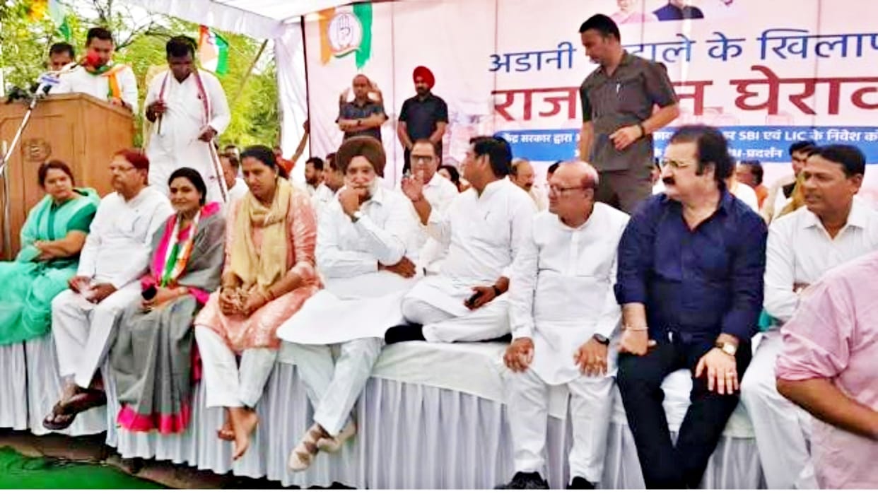 Congressmen protest against the central government at the civil line gate of Jaipur