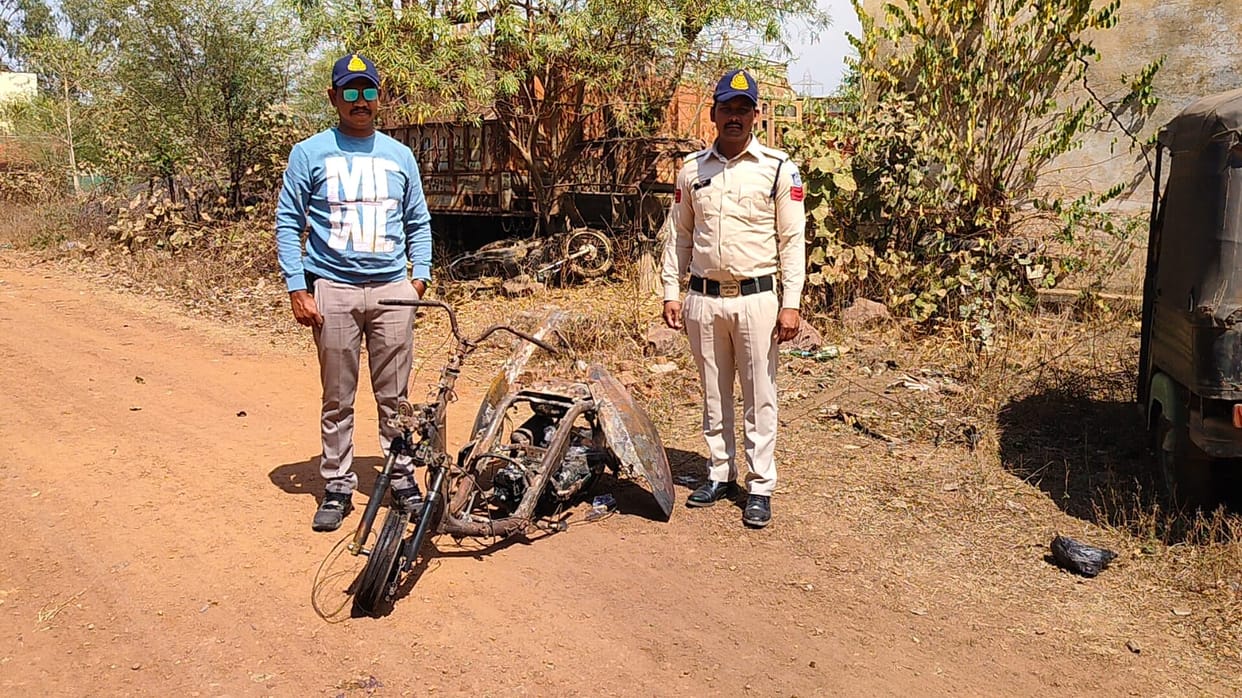 Katni News: OMG! Husband reached the forest with his brother-in-law to burn his wife's car, the police solved