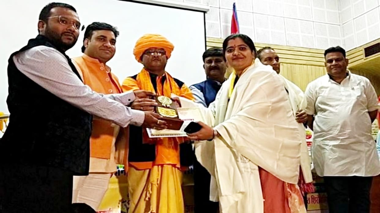 Honored 101 women who have made outstanding contribution across the country
