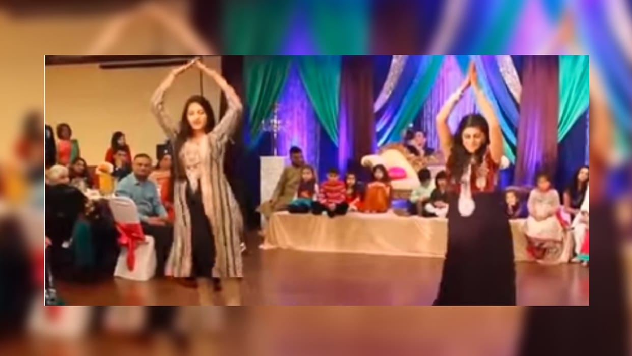 Pakistan girls Dance: pakistani girls break internet with dance on malang malang bollywood song