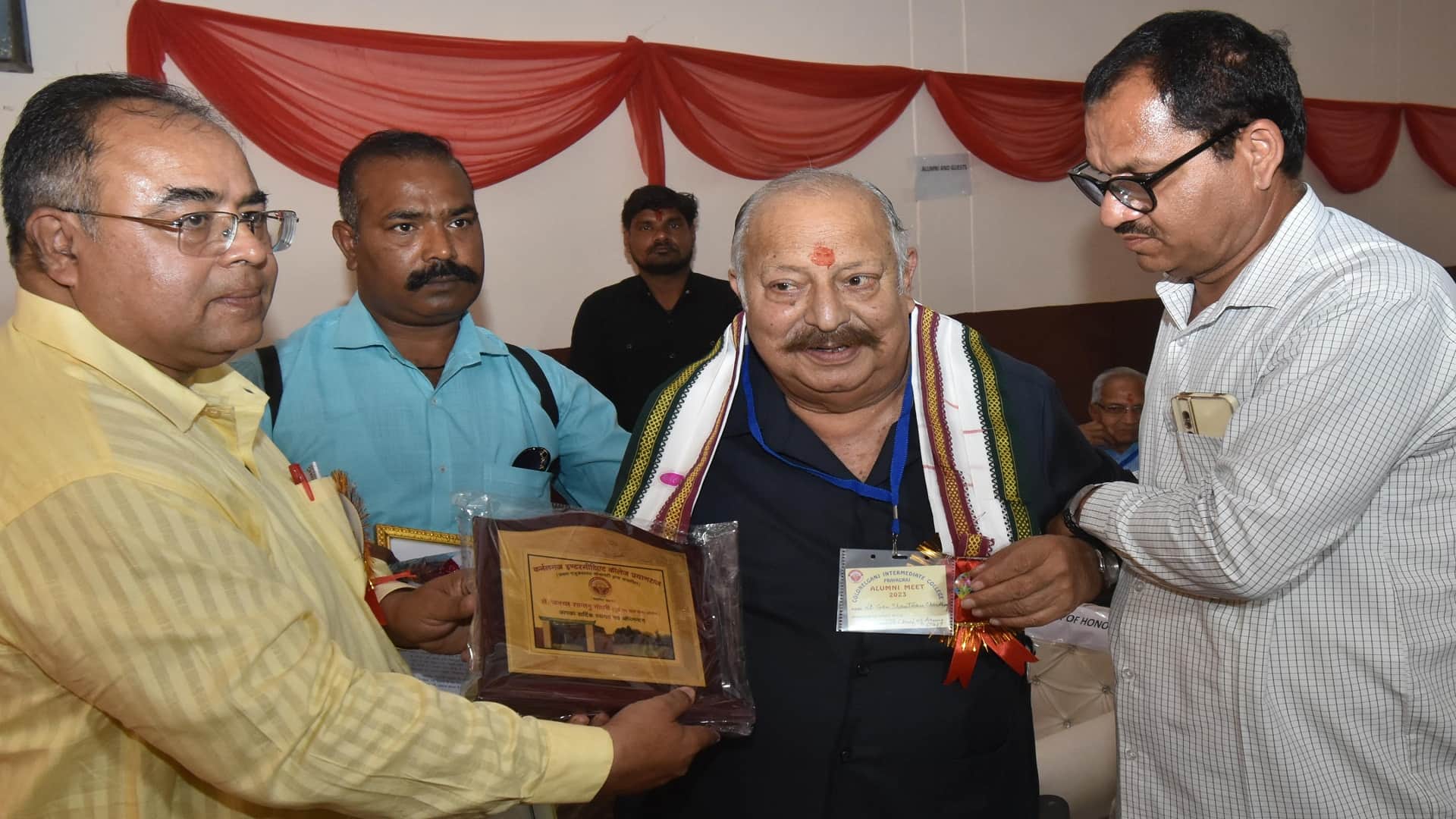 Former Justice ADG Deputy Chief of Army Staff gathered in Colonelganj Inter College's full student conferenc