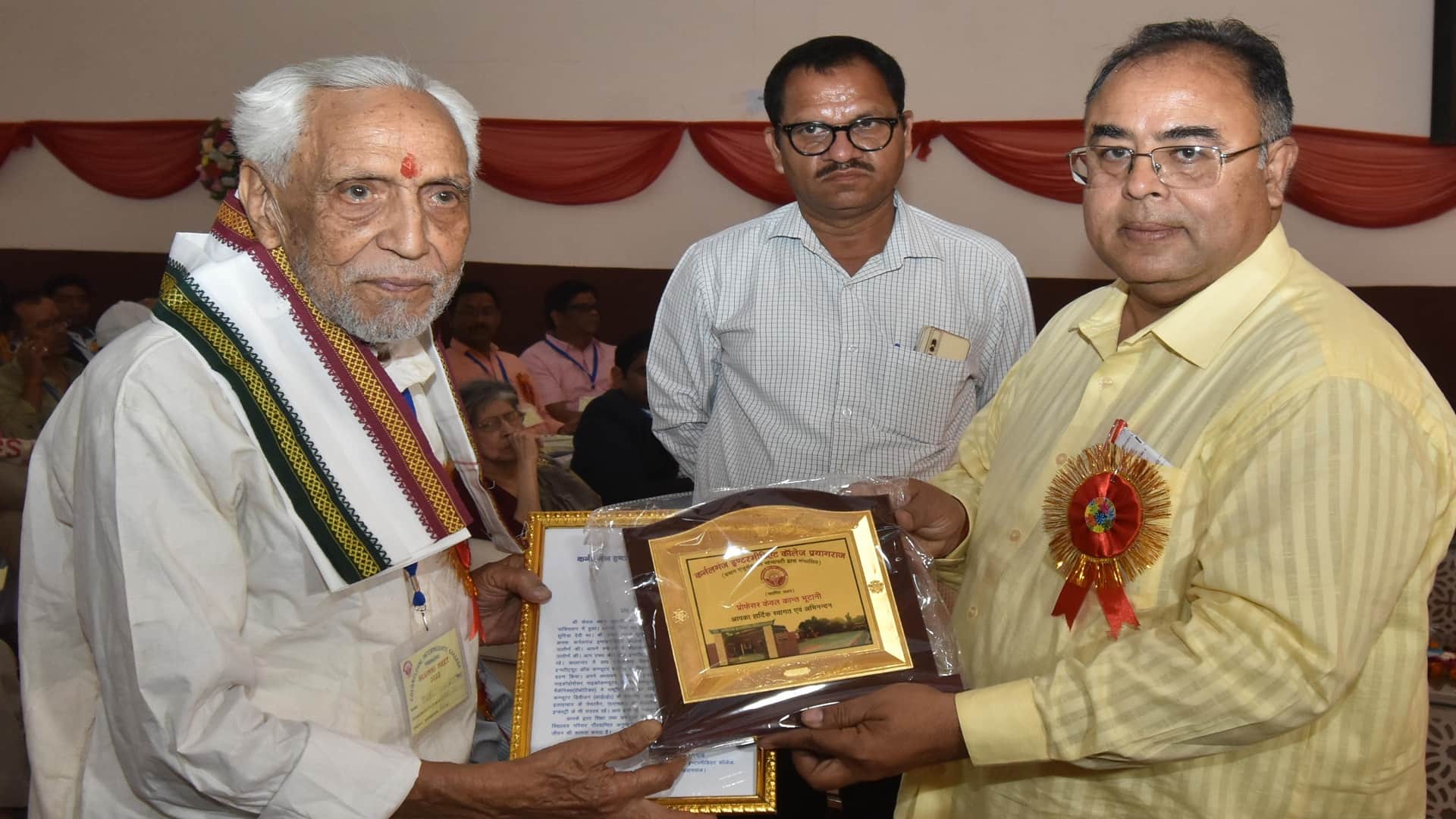 Former Justice ADG Deputy Chief of Army Staff gathered in Colonelganj Inter College's full student conferenc