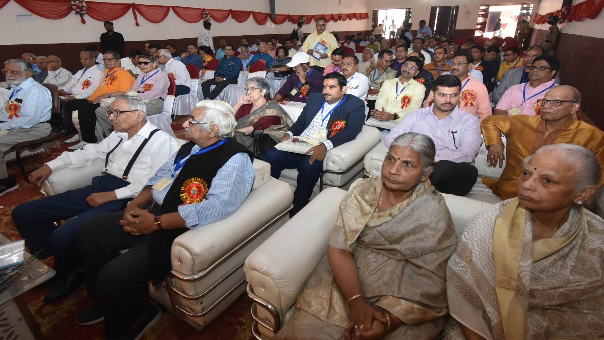 Former Justice ADG Deputy Chief of Army Staff gathered in Colonelganj Inter College's full student conferenc