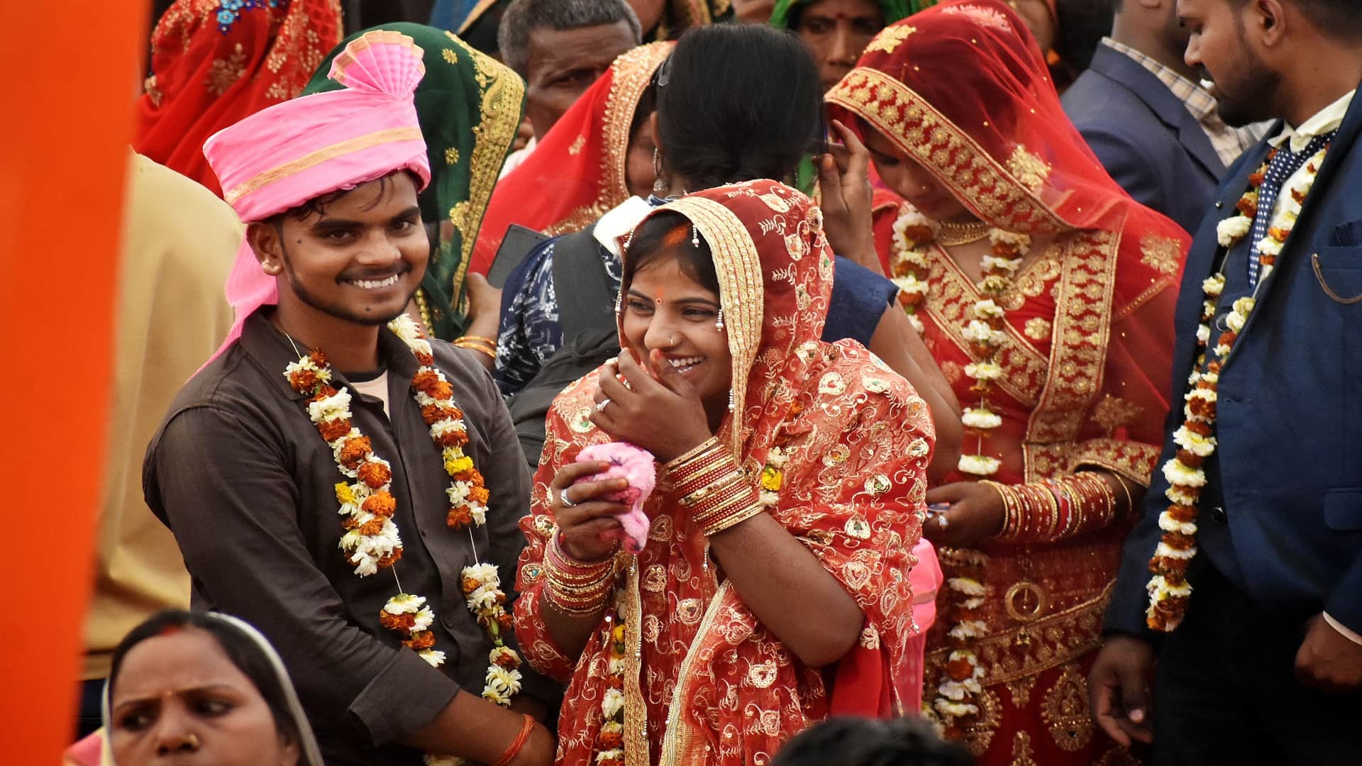 426 couples took vows to live with each other