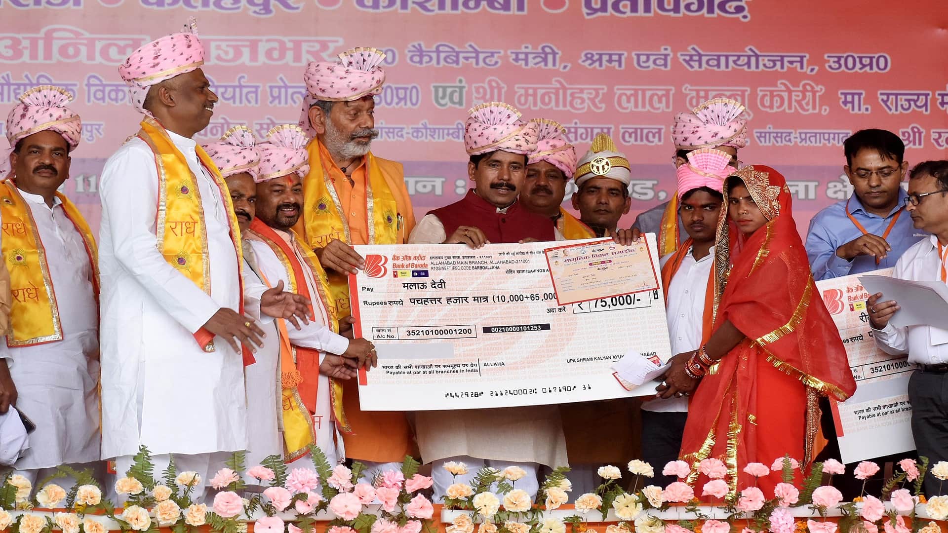 426 couples took vows to live with each other