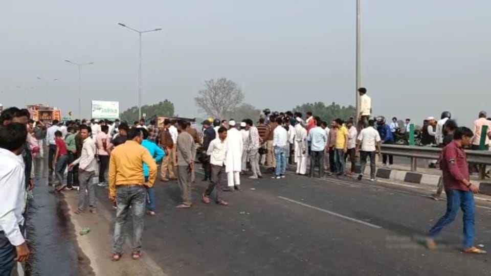 Delhi Haridwar Highway: Car Caught massive Fire after accident with Tractor Trolley in roorkee