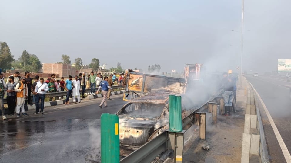 Delhi Haridwar Highway: Car Caught massive Fire after accident with Tractor Trolley in roorkee