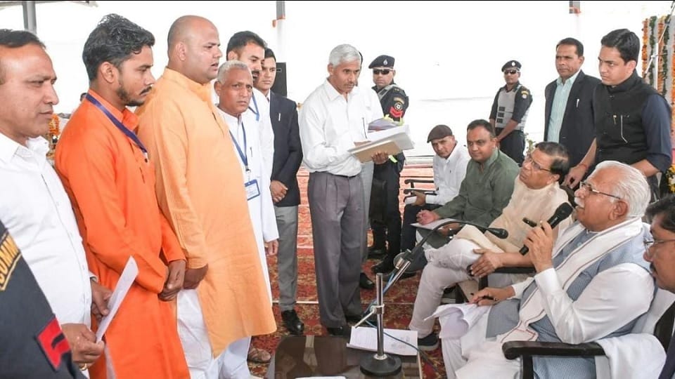 CA Manohar listened to 250 people problems in 150 minutes in Dadri