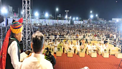 Chief Minister Ashok Gehlot counted achievements in Shekhawati festival
