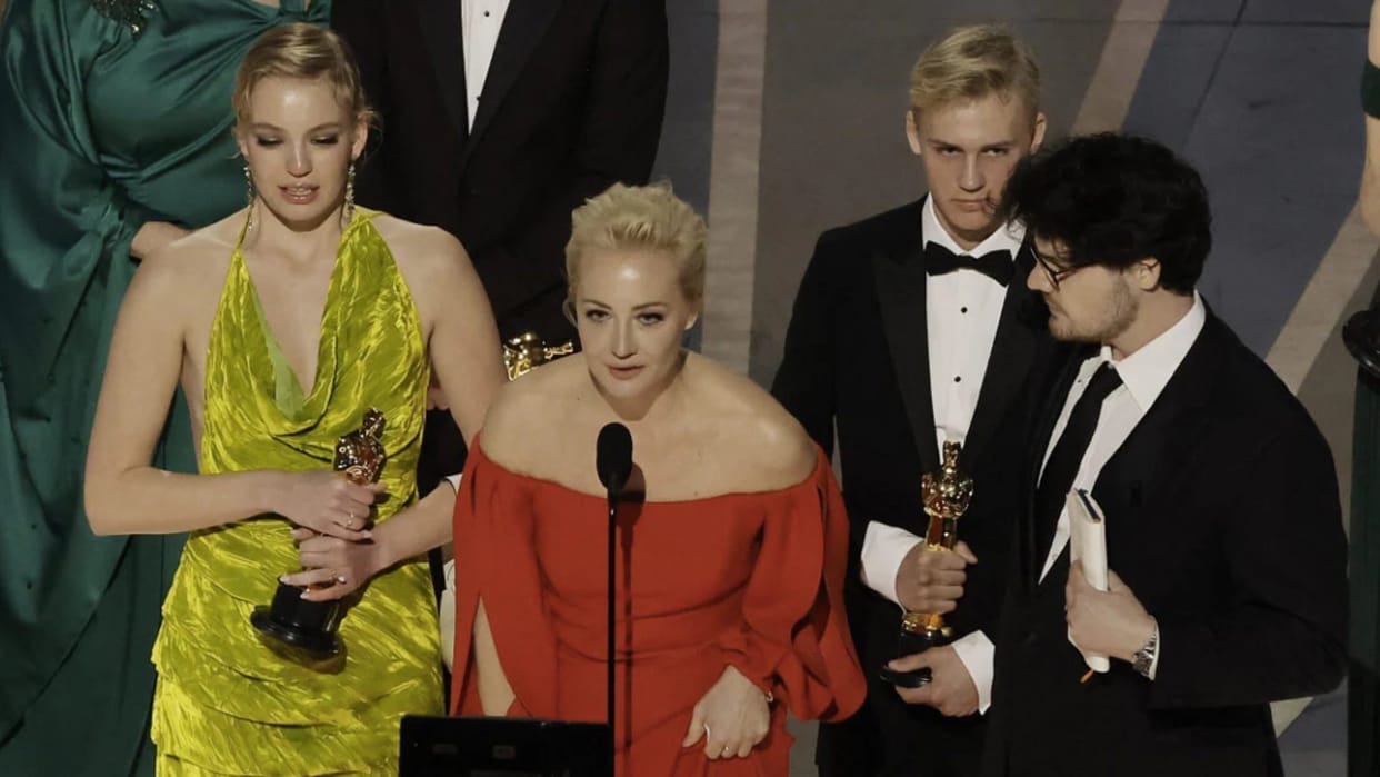 Wife Of Putin's Critic Wows Oscar Audience After Documentary On Him Wins