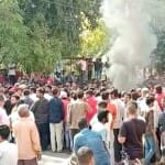 लोगों ने आगजनी कर लगाया जाम