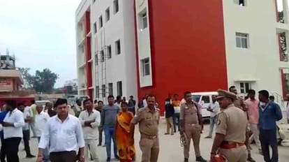 यूपी पुलिस के Encounter का खौफ: बंदी बोला लखनऊ नहीं जाउंगा... पुलिस एनकाउंटर कर देगी जिला अस्पताल के बाहर मौजूद पुलिस