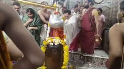 मनोज जोशी ने महाकाल दर्शन किए।