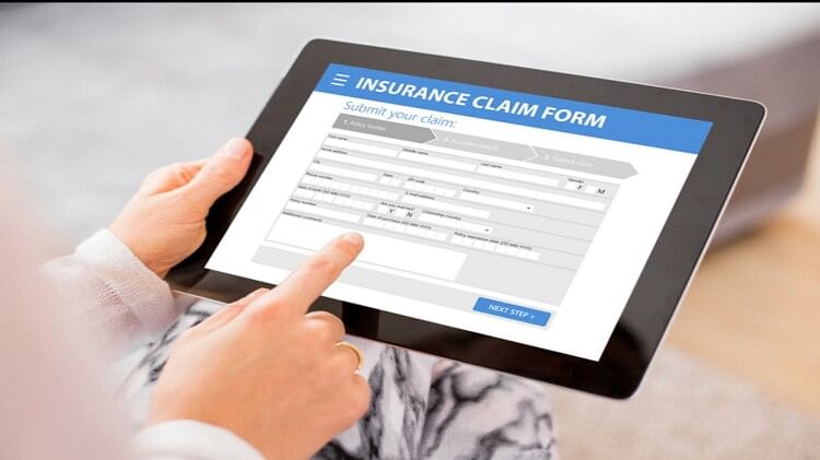 Consumer forum says insurance policy's conditions should be in capital letter and in Hindi.