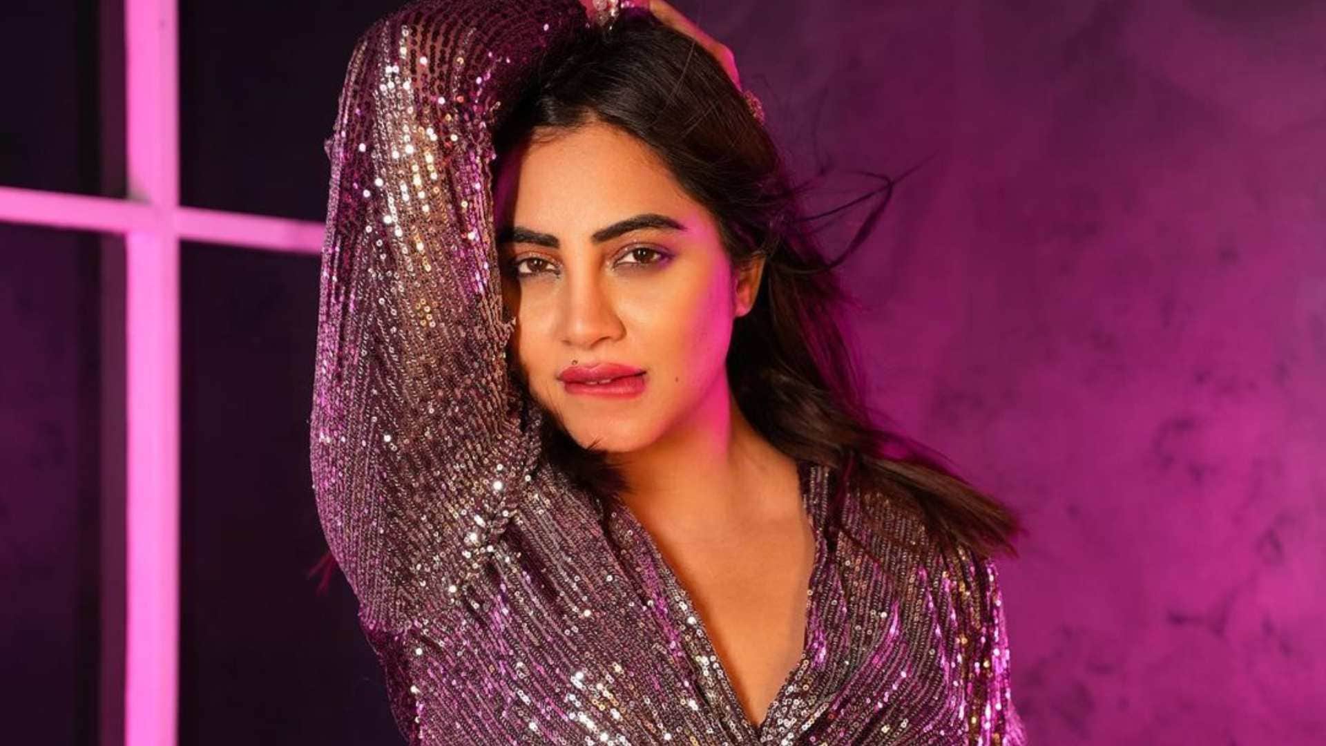 Arshi Khan get a hip augmentation Have had lip surgery before