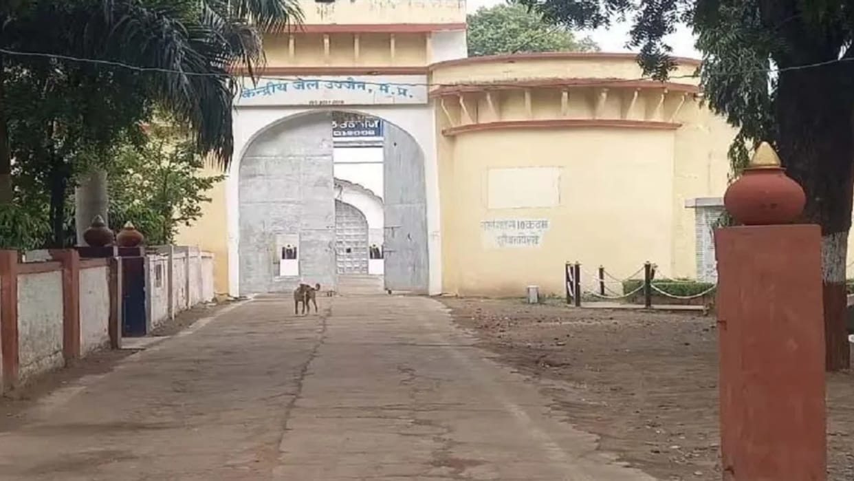 Ujjain 12 crore PF scam in Bhairavgarh Central Jail lakhs of rupees missing from employees account