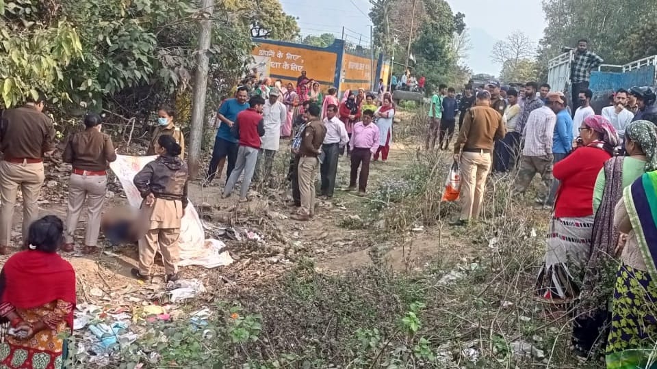 Uttarakhand Champawat News: Dead body of 83 year old woman found on highway Doubt Of Murder for Loot