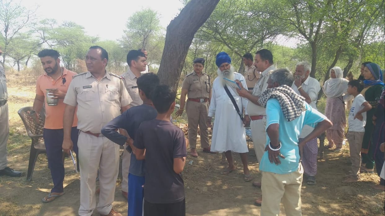 Train stopped by pulling chain in Fatehabad of Haryana, try to snatching from passengers