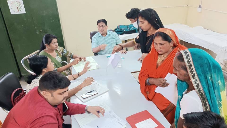 Three patients suffering from asthma and lungs died in Mainpuri While four have been referred