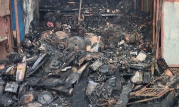 Jalaun Fierce Fire, fire broke out in three shops, goods worth 10 lakhs destroyed