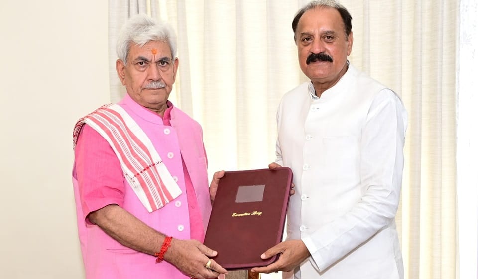 Former Minister Surjit Singh Salathia meets LG manoj Sinha discuss development of Samba