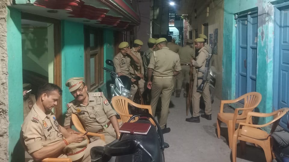 Five people including Maulana Tauqeer Raza under house arrest for 72 hours