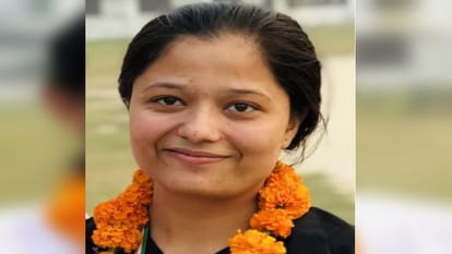 Shoe artisan's daughter will become inspector