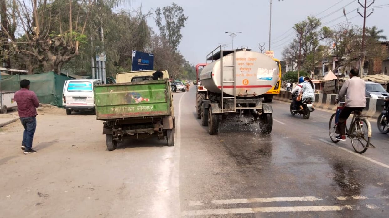 Dazzling cleaning of roads splash of water on dust in Gorakhpur