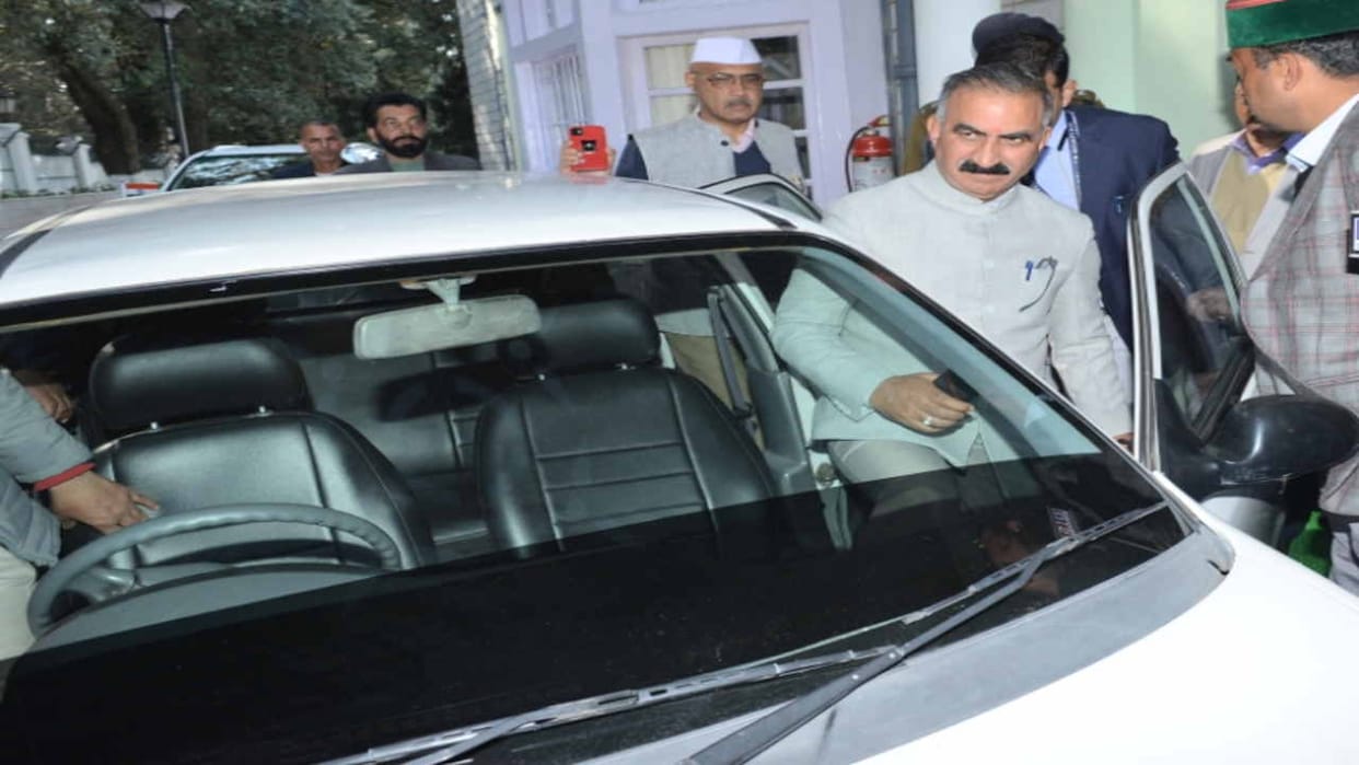 CM Sukhwinder Sukhu reached assembly in old Alto car