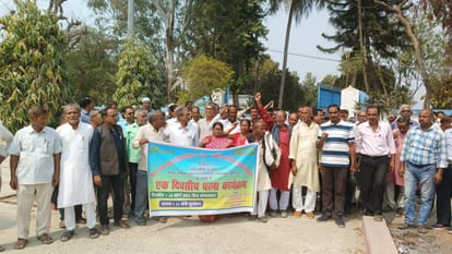 Teachers protest in Bhupendra Narayan Mandal University Madhepura regarding their demands