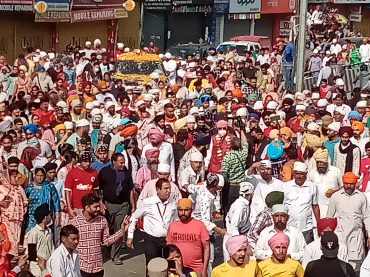 Dehradun Jhanda JI Mela 2023 Huge crowd of devotees gathered in Nagar Parikrama
