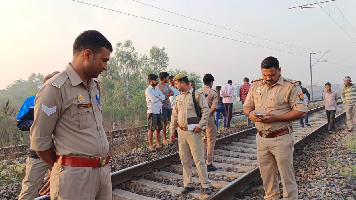 Couple commits suicide by jumping in front of train In Unnao