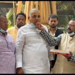 राजद के लड्डू को लेकर हुआ बवाल।