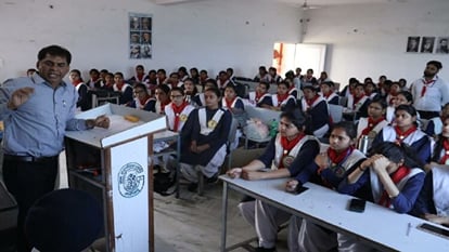 आईएएस के टिप्स देते डीआर यादव