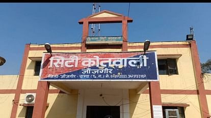 Janjgir Champa: हत्या के आरोपी ने ट्रेन के आगे कूदकर दी जान, डेढ़ माह से था फरार, CCTV तलाशने में जुटी पुलिस हत्या के आरोपी ने ट्रेन के सामने कूदकर अपनी जान दे दी।
