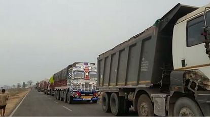 truck drivers block chhattisgarh-odisha border in dhamtari for demands