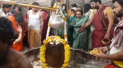 Mrs. Kharge Visit Mahakal: Congress President Kharge's wife and children reached Bhasm Aarti