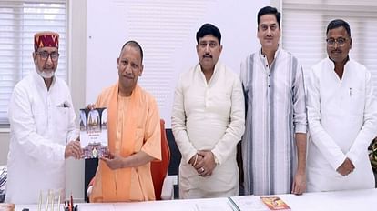 CM Yogi inaugurated book three laws from Shri Kashi Vishwanath Temple to Dham