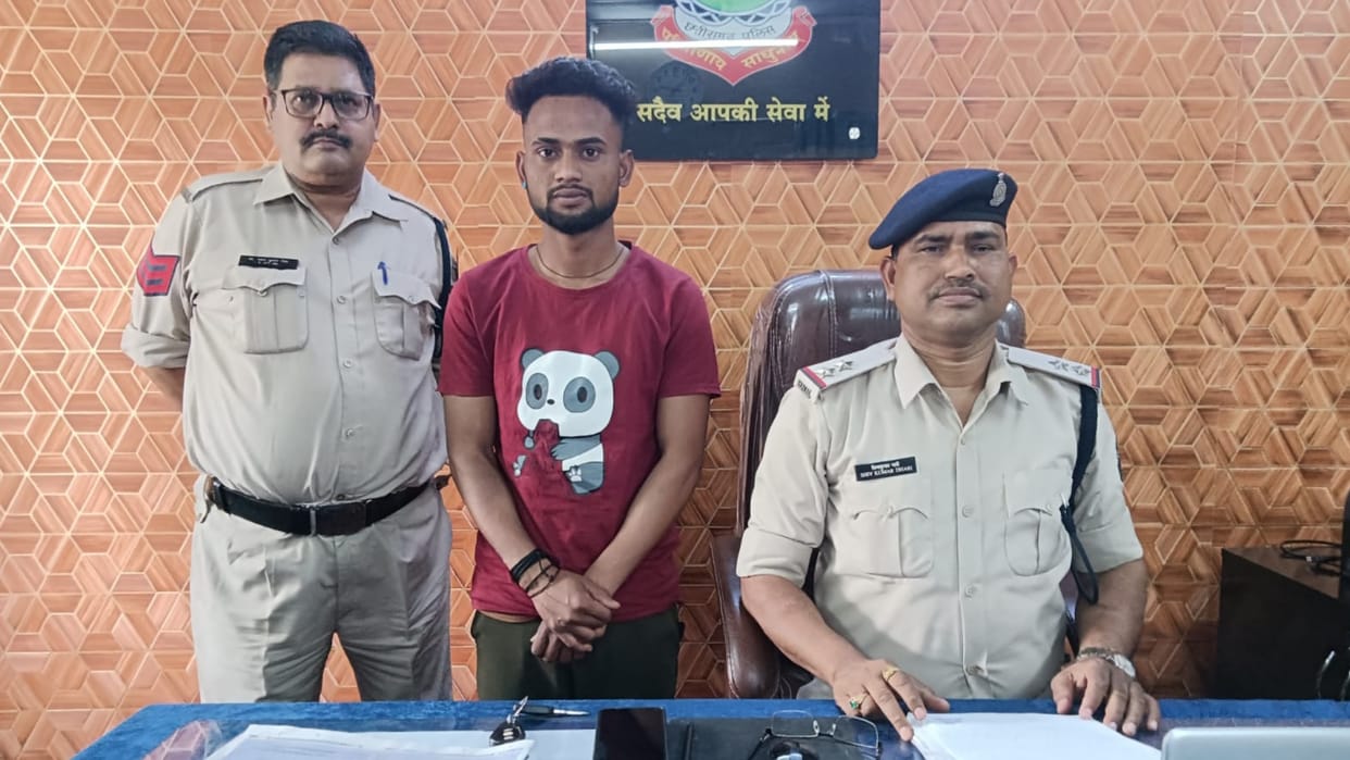 young man arrested for molesting girl in palm mall in korba