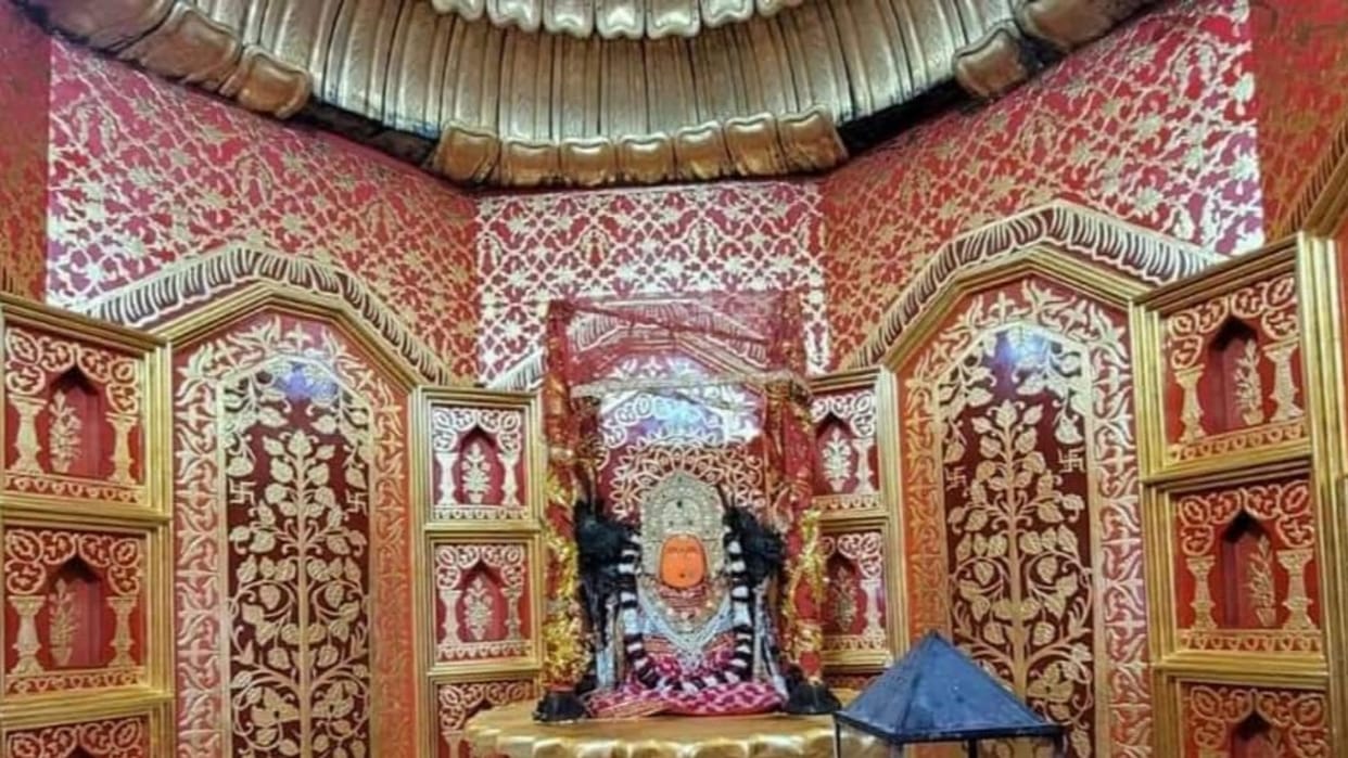 bamleshwari mandir sanctum sanctorum decorated with gold on chaitra navratri in chhattisgarh rajnandgaon