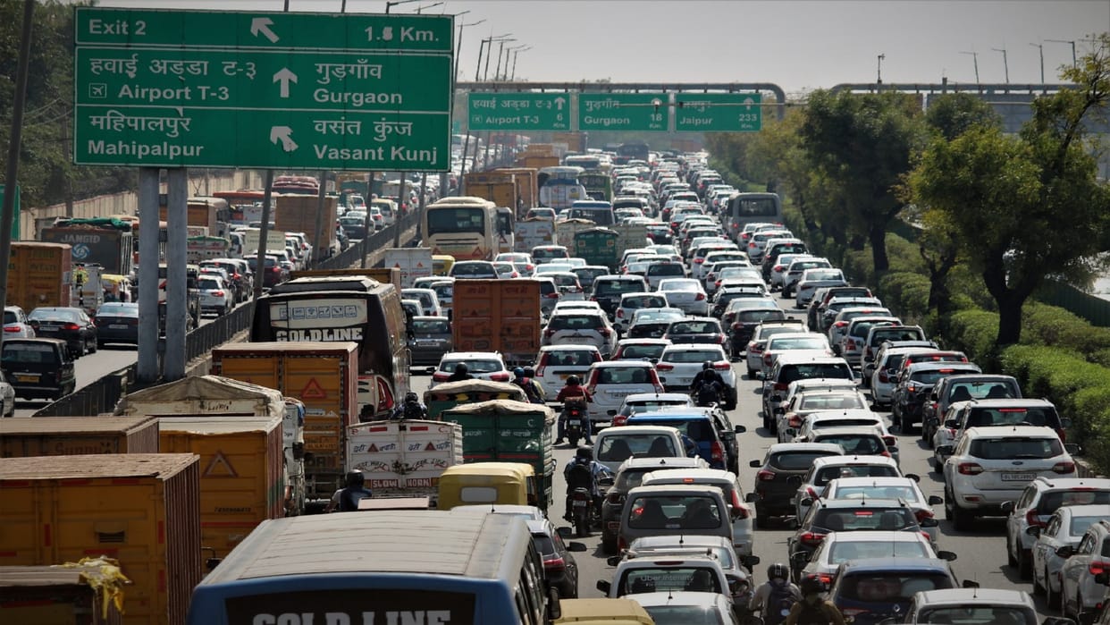 Traffic police did road engineering overnight on Delhi-Jaipur highway