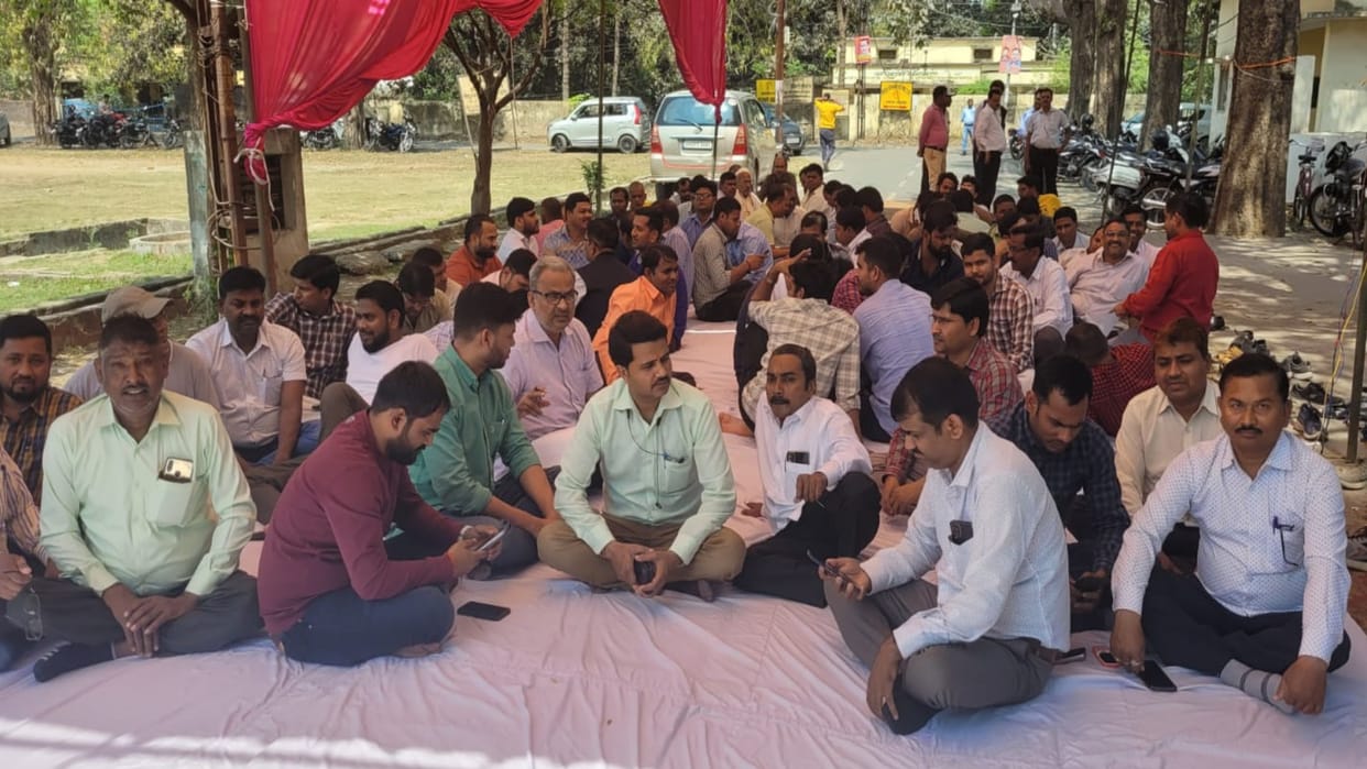 Demonstration in Gorakhpur regarding restoration of old pension scheme