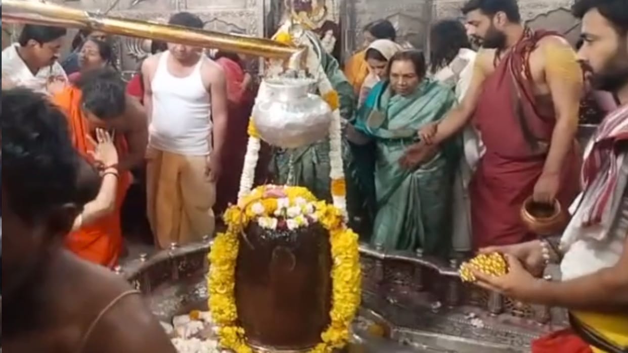 Mrs. Kharge Visit Mahakal: Congress President Kharge's wife and children reached Bhasm Aarti