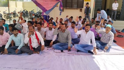Demonstration in Gorakhpur regarding restoration of old pension scheme